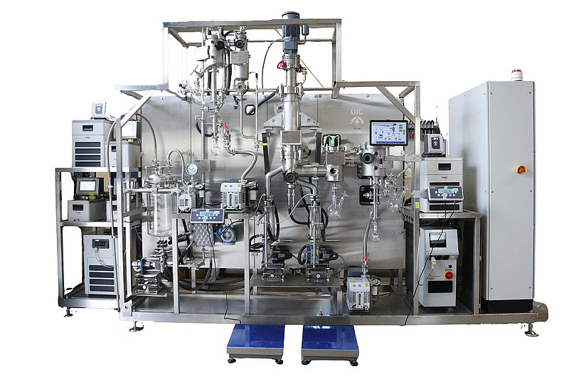 Customer Configuration KD10/15: Pilot plant for short-path distillation with a double cold trap and cutting vessels