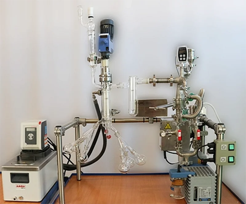 KDL1 glass laboratory unit for molecular distillation and short path distillation, front view